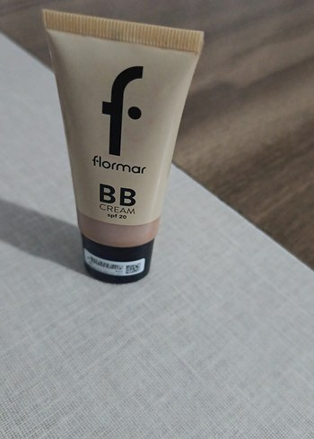 Flormar Açık Bej BB Krem SPF 20 - Görsel 4