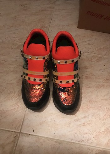 Renkli Yılan Desenli Tokalı Kadın Sneakers Bambi marka