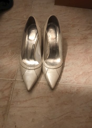 Nine West Beyaz Saten görünümlü deri Stiletto Kadın Ayakkabı