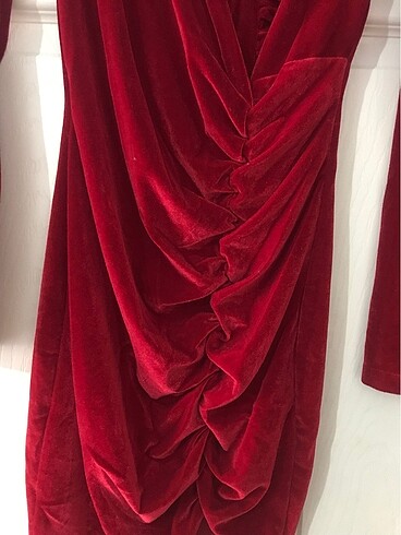 Kırmızı kadife elbise - Görsel 2