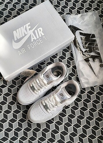 ***NİKE*** AİR FORCE VALENTİNE'S GRİ KADIN SNEAKER**İTHAL ÜRÜN