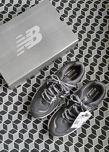 42 Beden *NEW BALANCE 1906- ANTRASİT ERKEK SPOR AYAKKABI**İTHAL ÜRÜN**