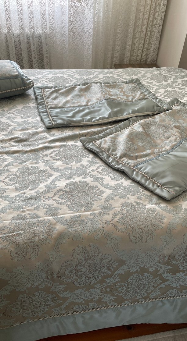 Turkuaz İşlemeli Yatak Örtüsü - Görsel 3