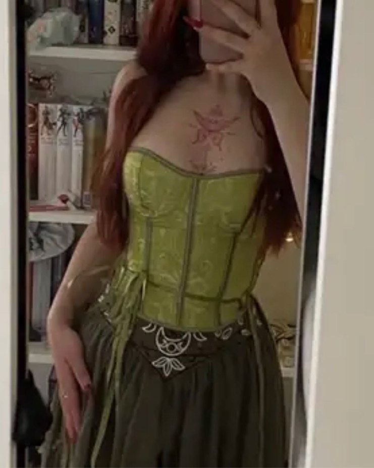 Yeşil Korse - Görsel 2