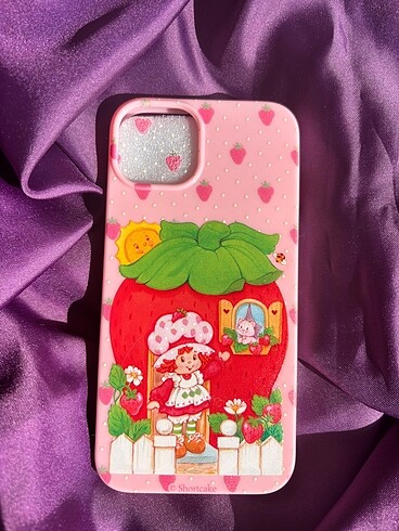 Çilek kız iphone 15 telefon kılıfı