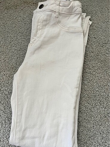 10 Yaş Beden beyaz Renk Lcw marka krem paçası yırtmaçlı beli ayarlanabilir pantolon
