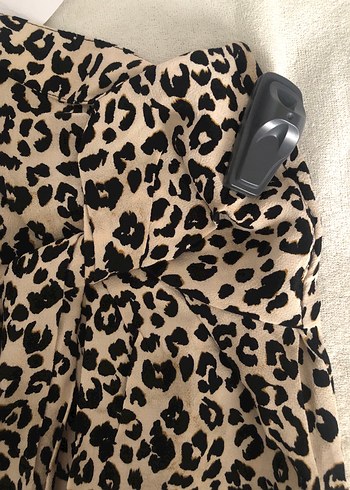 m Beden kahverengi Renk Bershka Leopar Desenli Uzun Drapeli Kadın Etek