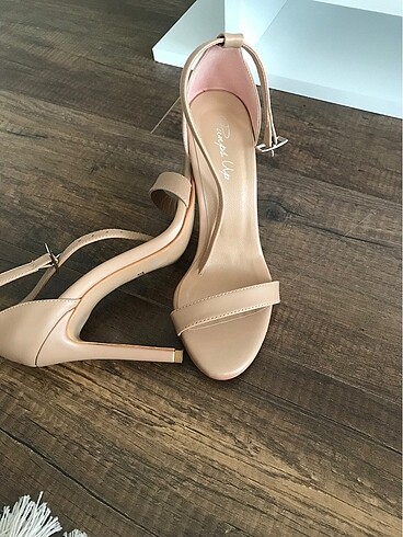 37 Beden Nude topuklu sandalet