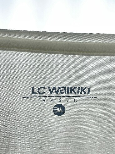 m Beden beyaz Renk LC Waikiki T-shirt %70 İndirimli.