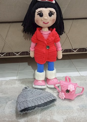 Pembe sırt çantalı örgü oyuncak bebek - Görsel 3