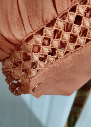 V Yaka Bej Kadın Keten Gömlek - Görsel 3