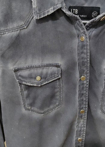 Gri Uzun Kollu Denim Kadın Gömlek - Görsel 2