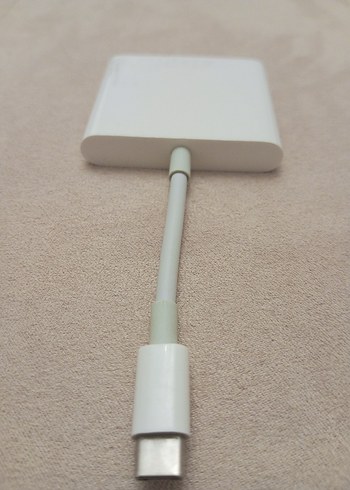 USB-C Beyaz Telefon Şarj Adaptörü