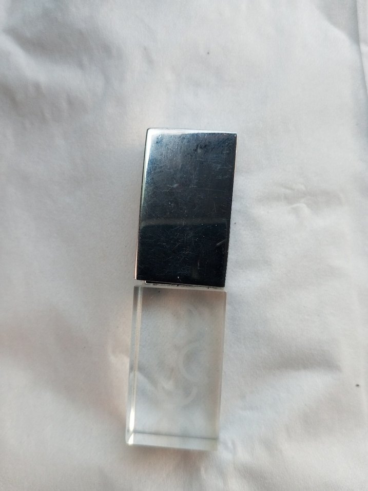 Beyaz ve Gri Cam USB Bellek - Görsel 2