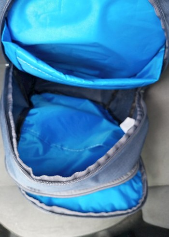 Gri Fermuarlı Minimalist Erkek Sırt Çantası - Görsel 3