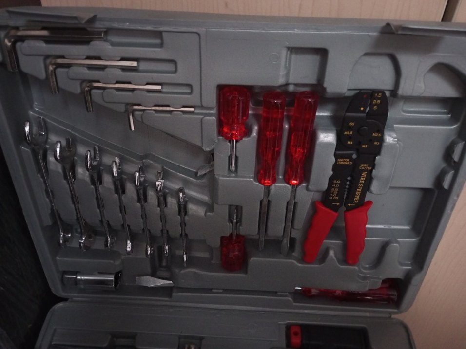 Gri ve Kırmızı Çok Amaçlı Tamir Seti - Görsel 2