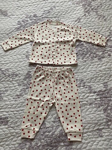 Kalp desenli kız bebek pijama takımı
