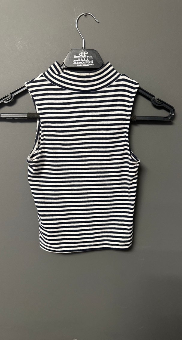 Kadın Siyah Beyaz Çizgili Kısa Crop Top - Görsel 2