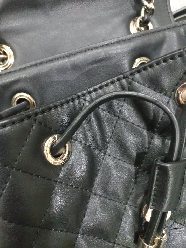 Guess Kapitone Suni Deri Kadın Sırt Çantası - Görsel 4