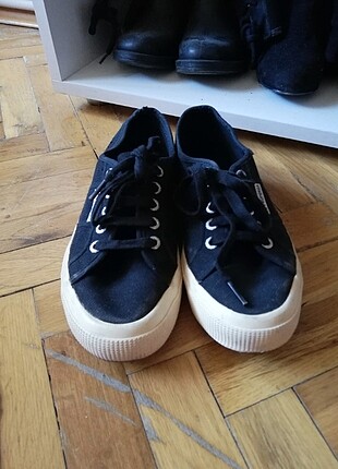 Siyah superga