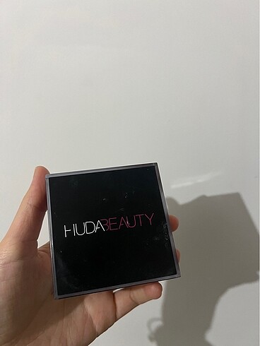Huda Beauty Pudra