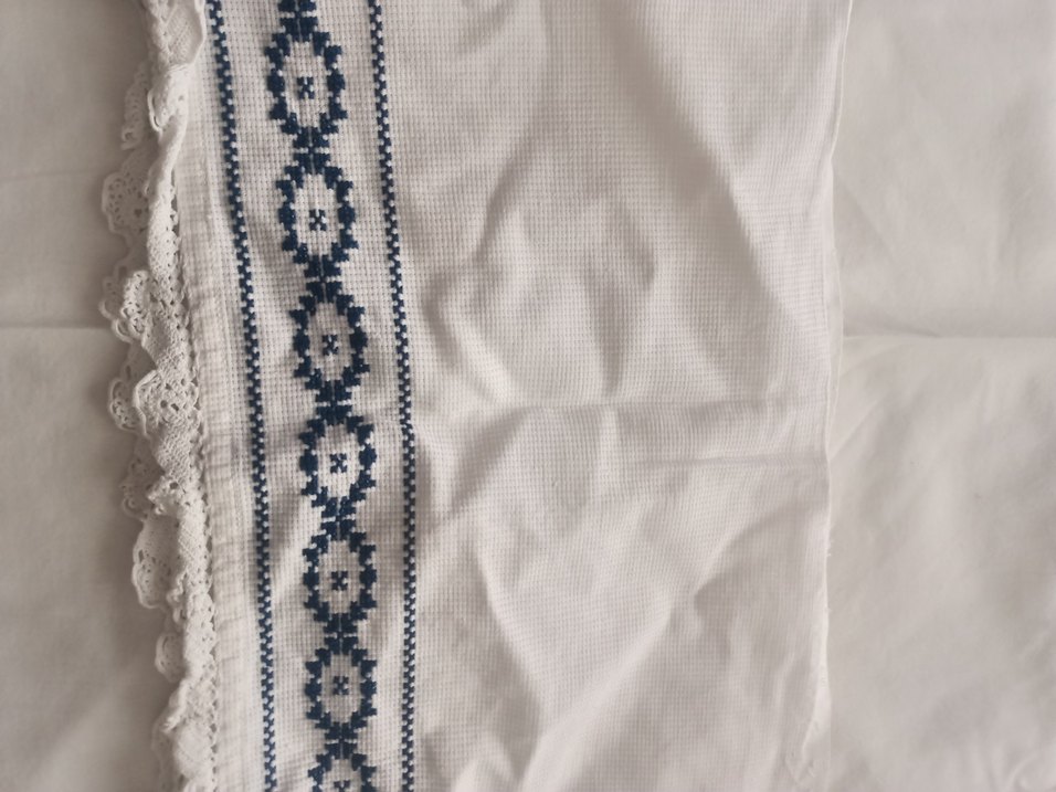 Çiçek Desenli Nakışlı El İşi Örtü - Görsel 4