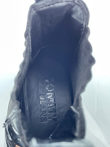 38 Beden siyah Renk PreLoved Bot %70 İndirimli.