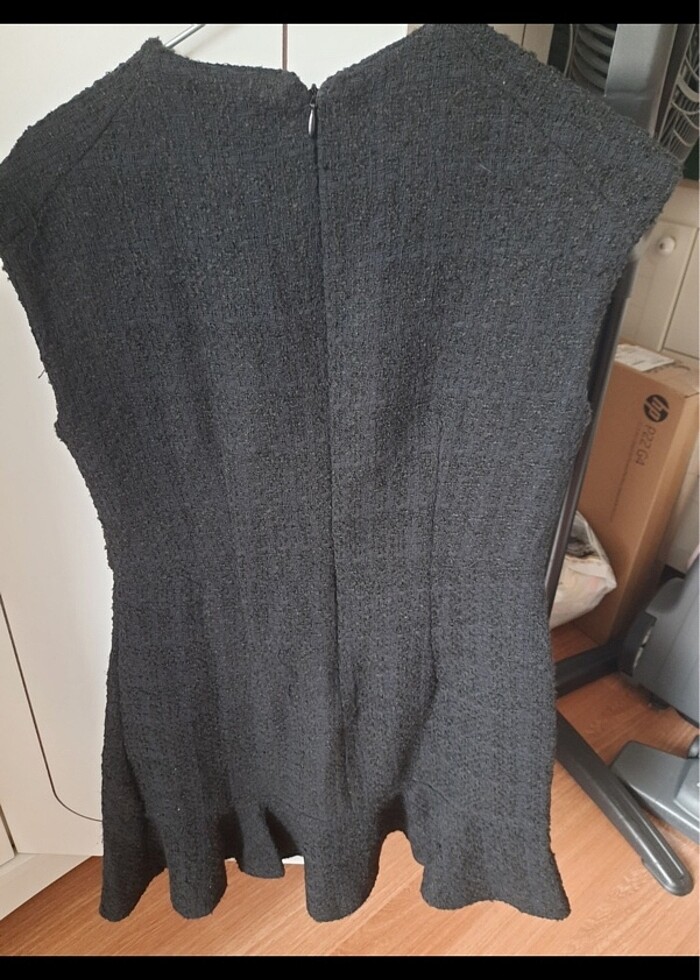 Siyah düğme detay elbise - Görsel 3