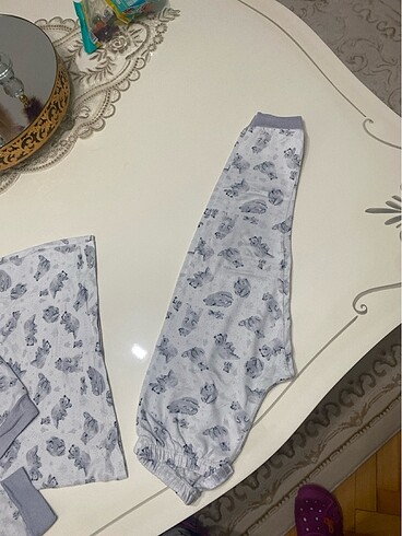 6 Yaş Beden çeşitli Renk Penti pijama takımı 5.6 yaşma geniş kalıp 7 yaşa kadar olur