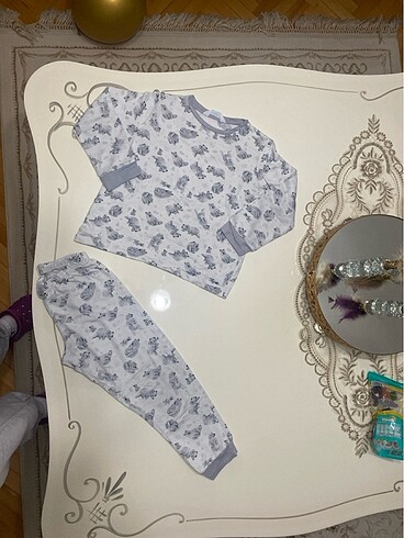 Penti pijama takımı 5.6 yaşma geniş kalıp 7 yaşa kadar olur