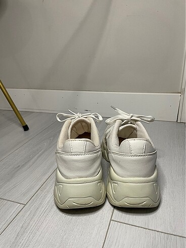 38 Beden Hotiç Beyaz spor ayakkabı