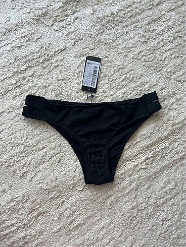 Siyah bikini altı