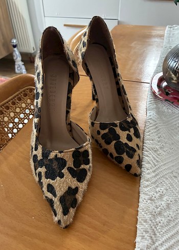 Zara Leopar Desenli Sivri Topuklu Ayakkabi
