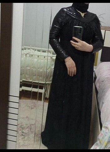Siyah payetli tüylü elbise
