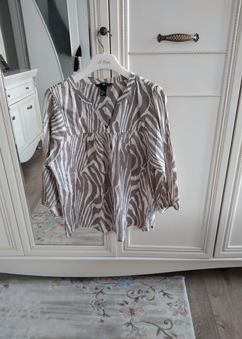 Gri Zebra Desenli V Yaka Keten Gömlek