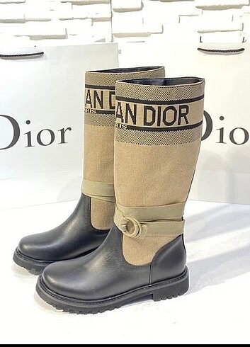 Dior bot