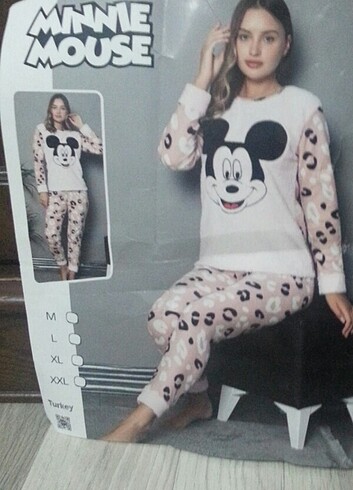 Minnie Mouse desenli pelus pijama takimi