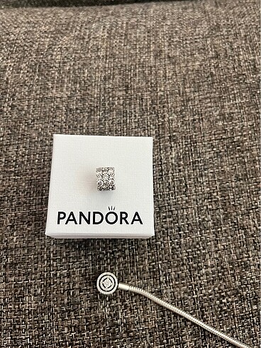 Pandora Pandora 3 sıra taşlı Charm