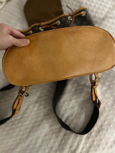  Beden Louis vuitton sirt cantasi