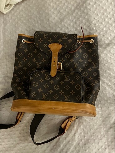Louis vuitton sirt cantasi