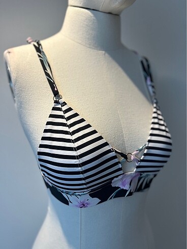 s Beden Victoria?s Secret Pink Bralet