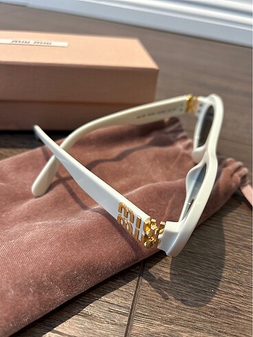 Miu Miu Miu Miu Gozluk