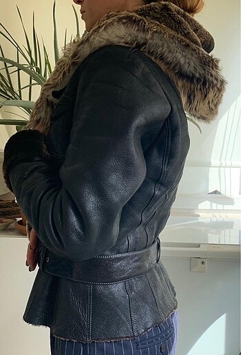 Deri kapüşonlu kürklü mont - Görsel 4