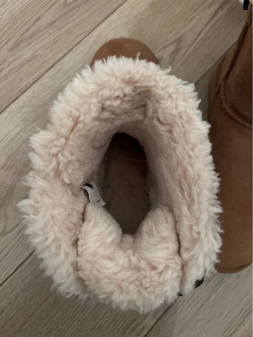 38 Beden UGG BOT
