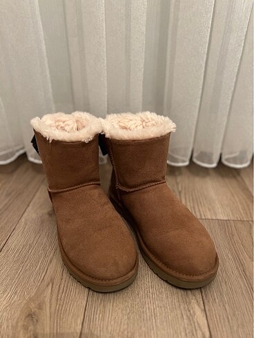 Ugg UGG BOT
