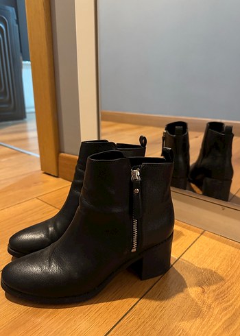Siyah Deri Topuklu Kadın Bot - Görsel 5