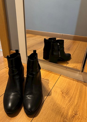 Siyah Deri Topuklu Kadın Bot - Görsel 3