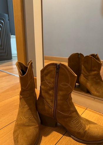 Kahverengi Süet Dolgu Topuklu Kadın Bot - Görsel 4