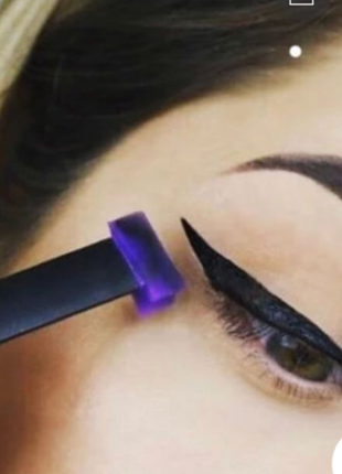 Eyeliner stamper