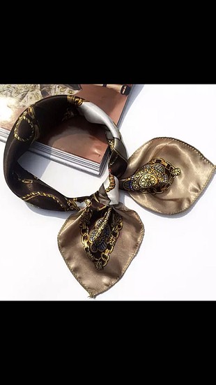 Zara model fular/bandana